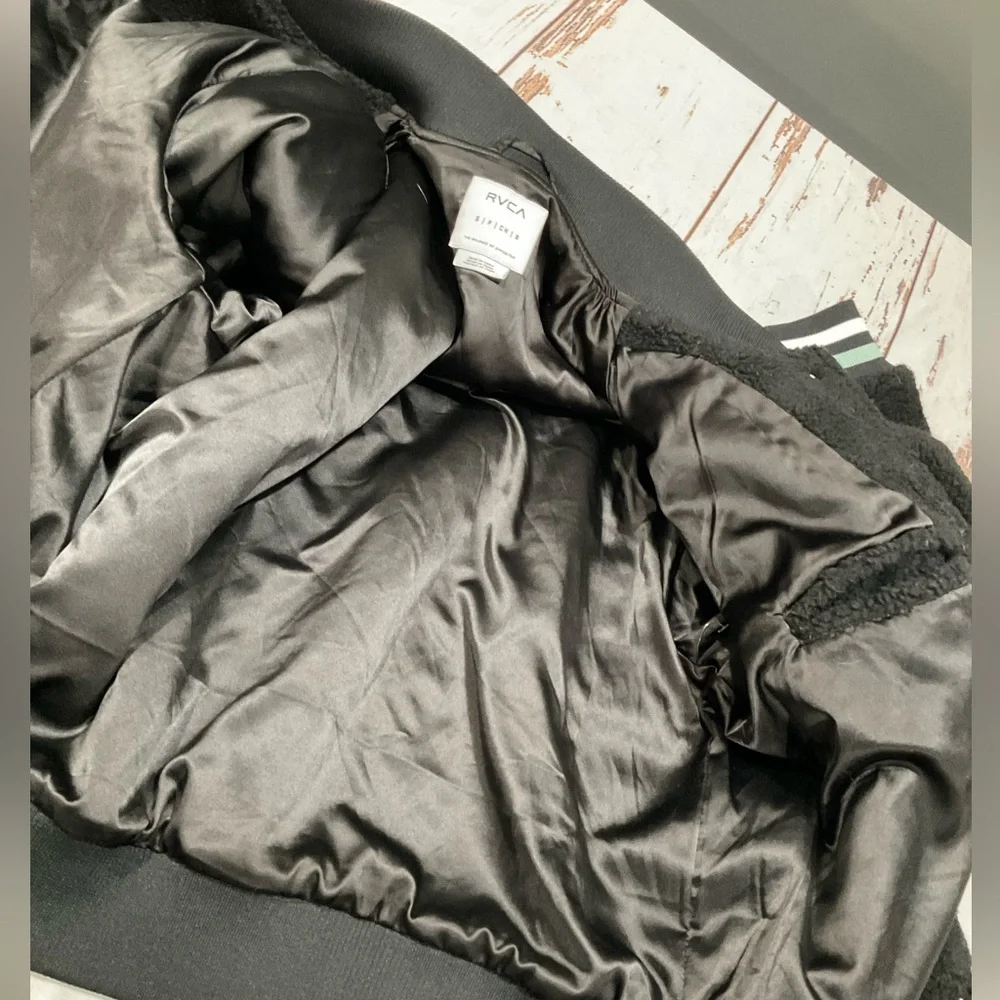 RVCA nwot sherpa